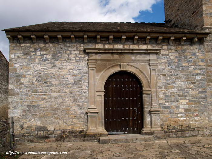 PORTADA SUR MODERNA, EN NAVE SUR ADOSADA, TRAS CAPILLA BAJO LA TORRE.